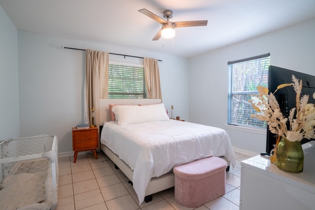 Foto del edificio - 3428 Daylily Ln