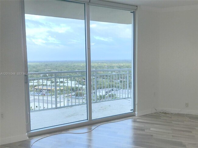 Foto del edificio - 9055 SW 73rd Ct