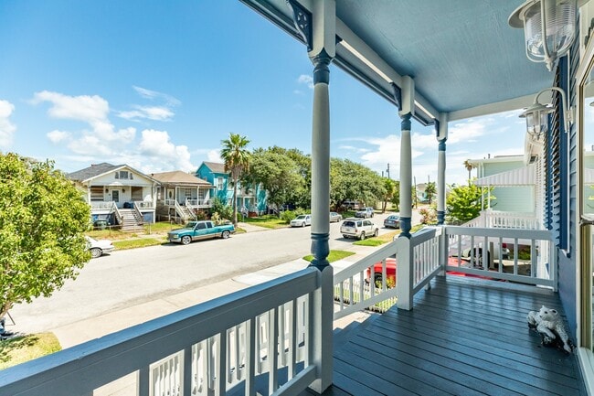 Building Photo - 1625 Ave M 1/2