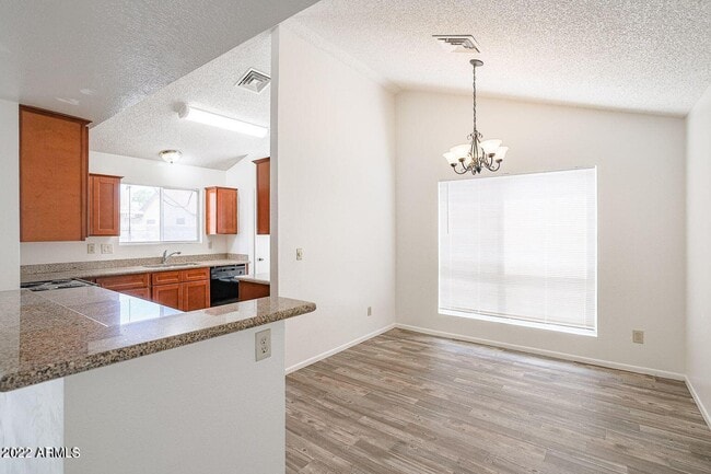 Foto del edificio - 7320 W Krall St