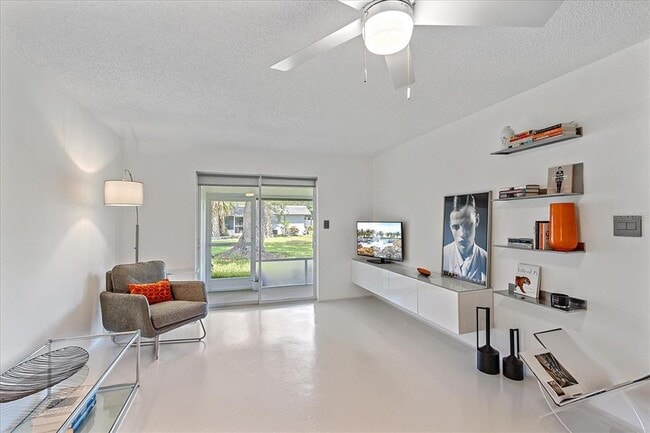 Foto del edificio - 4160 Fruitville Rd