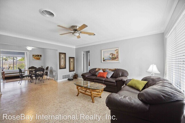 Building Photo - 3 br, 2 bath House - 2223 Grove Street,