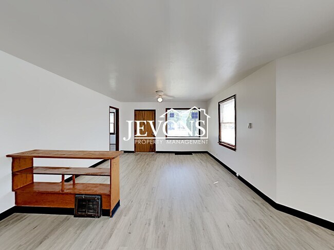 Foto del edificio - 2 Bedrooms, 1 Bathroom Single-Family Home Near Yakima State Fairground