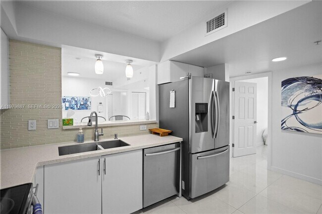 Foto del edificio - 529 E Sheridan St