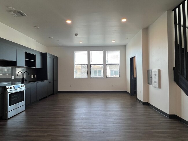 Building Photo - 533 53rd St