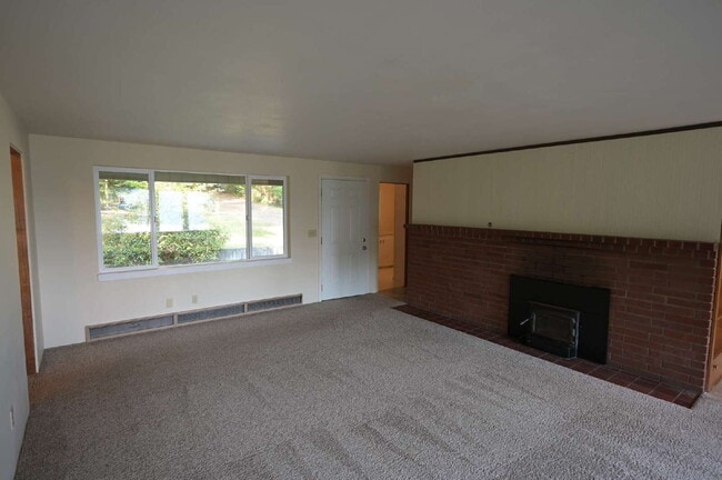 Building Photo - 2 bed 1 bath waterfront home, in Sequim