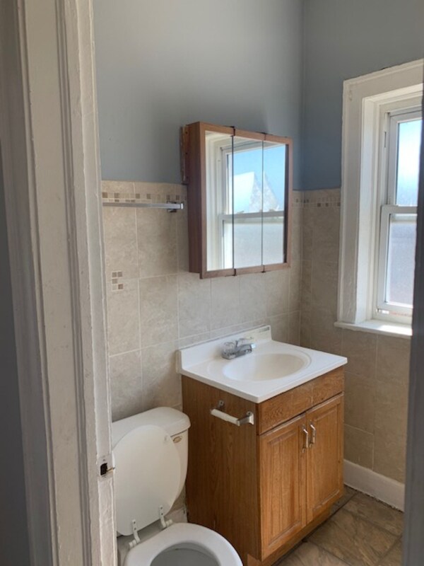 Foto del edificio - 815 E 82nd St