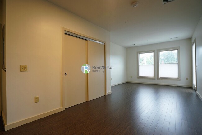 Building Photo - 400 Langley Rd
