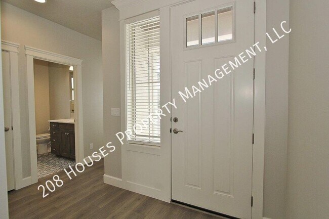 Foto del edificio - Immaculate Single-Level Home in Hazelwood ...