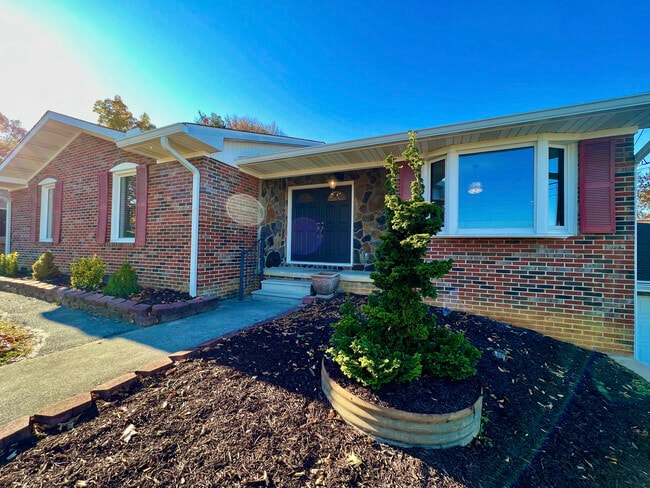 Foto del edificio - 228 Mark Dr