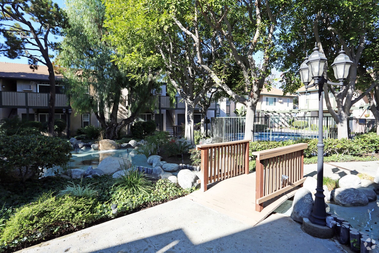 Robin Meadows of Garden Grove Apartments Garden Grove, CA