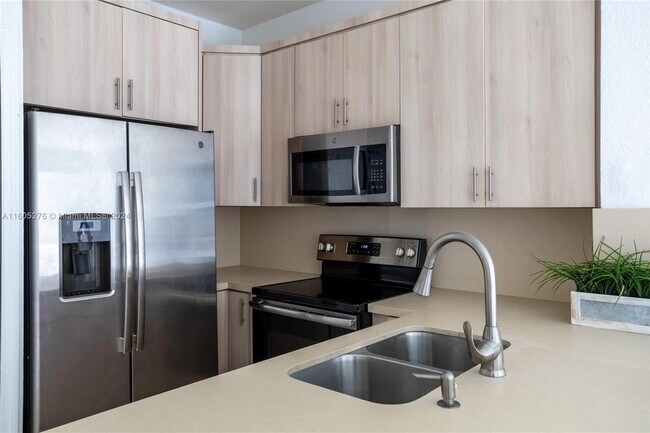 Foto del edificio - 17640 NW 73rd Ave