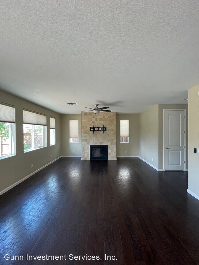 Building Photo - 3 br, 2.5 bath House - 2880 Bonfire Ln.