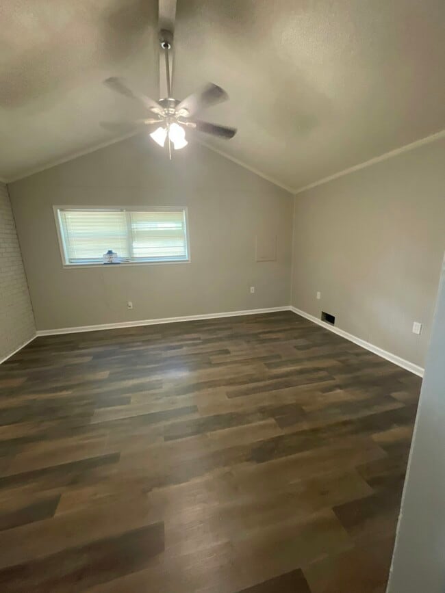 Building Photo - 9154 Haleville St