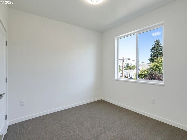 Foto del edificio - Montana Ave 6 Plex