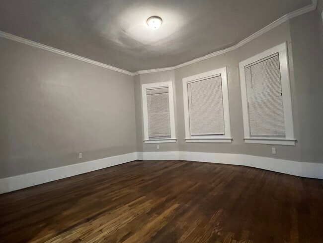 Building Photo - 7426 Dunedin St