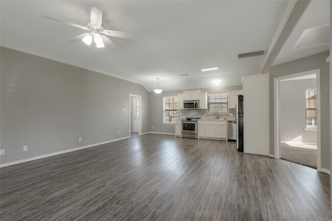 Foto del edificio - 100 Shorewood Dr