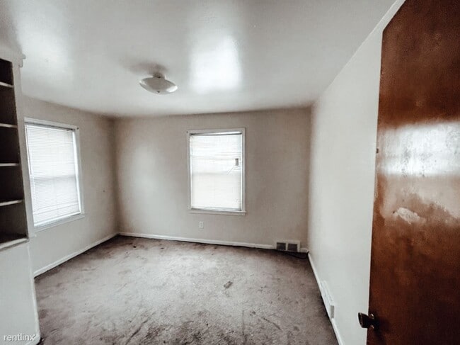 Building Photo - 3 br, 1.5 bath House - 16510 Vaughan St