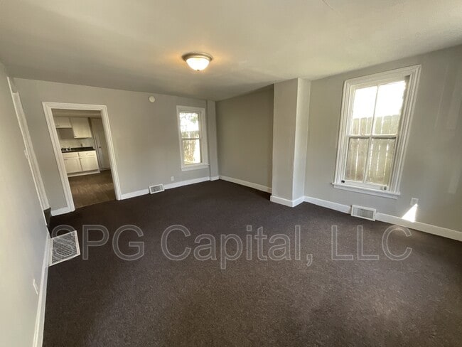 Building Photo - 437 E King St