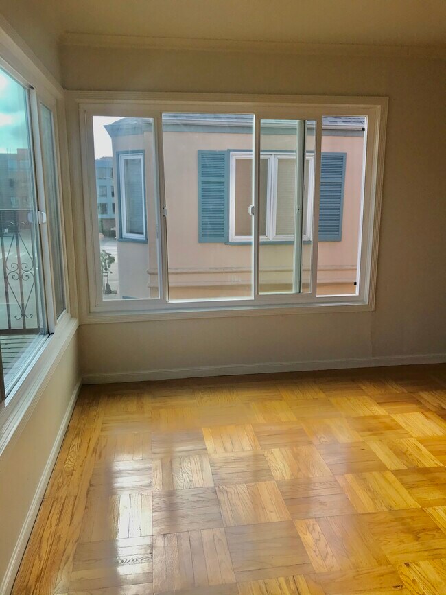 Building Photo - 69 Iris Ave