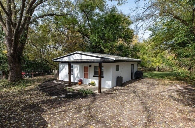 Building Photo - 1631 S Huntington Dr