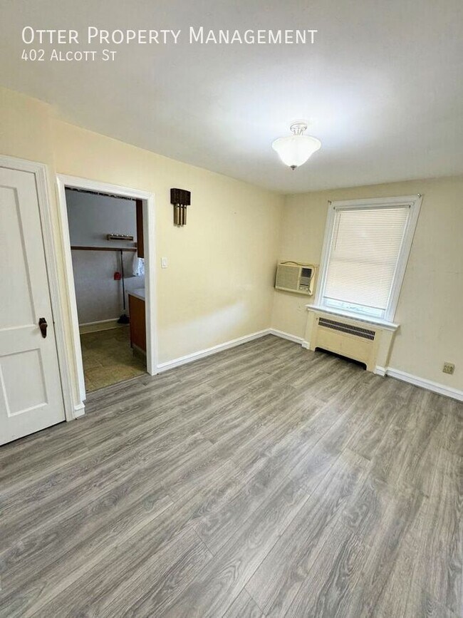 Foto del edificio - Beautiful 2BR/1.5 Home with Garage and Was...