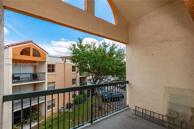 Foto del edificio - 6292 NW 186th St