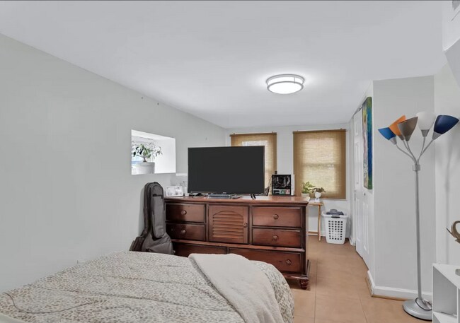 Building Photo - 3119 Clayborne Ave