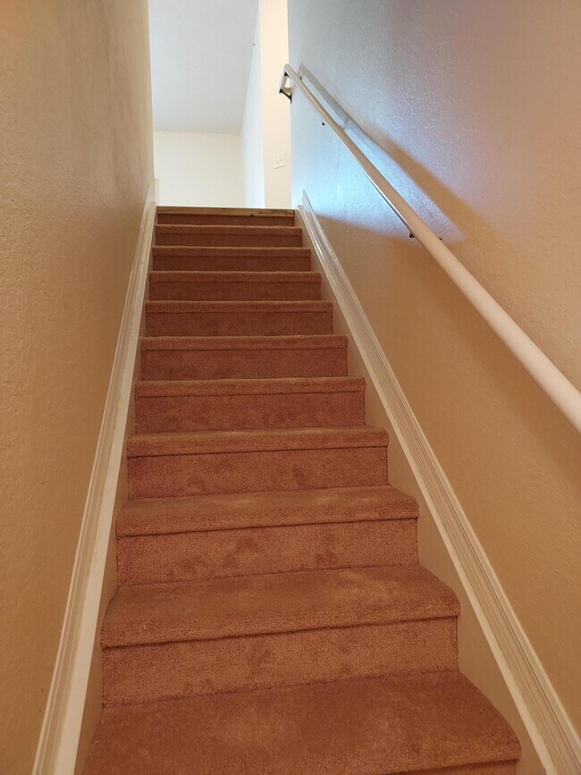 Foto del edificio - 330 Crestwood Cir