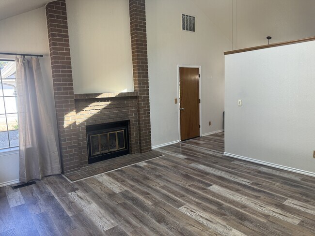 Foto del edificio - 1436 NW Island Lake Rd