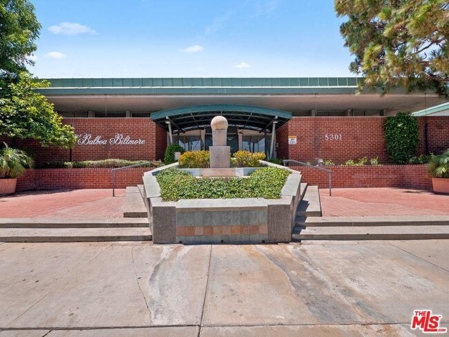 Building Photo - 5301 Balboa Blvd