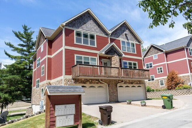 Building Photo - $2,150 | 3 Bedroom, 3.5 Bathroom Multi Flo...