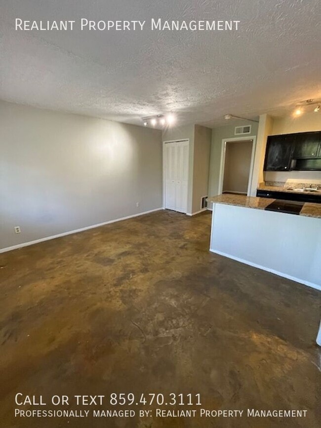 Building Photo - 468 N. Limestone-5