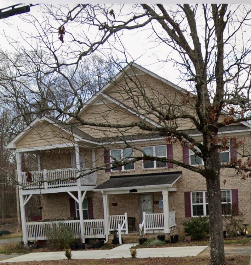 Primary Photo - 5601 Poplin Rd
