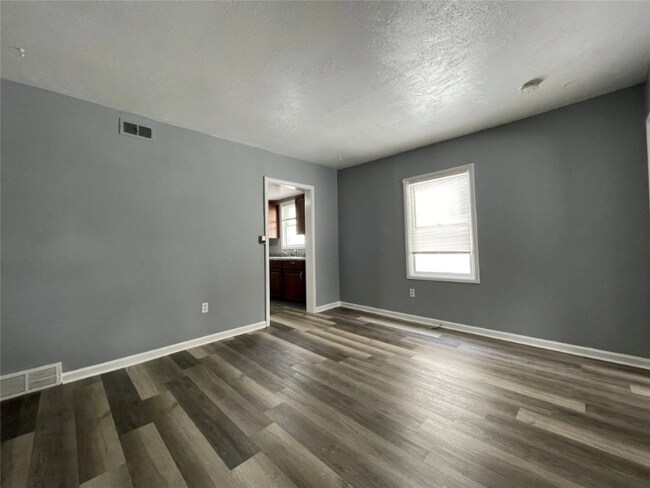 Foto del edificio - 2213-2215 7th Ave N