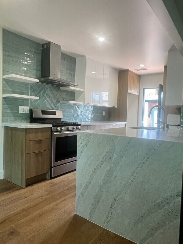 Foto del edificio - 10811 Farragut Dr