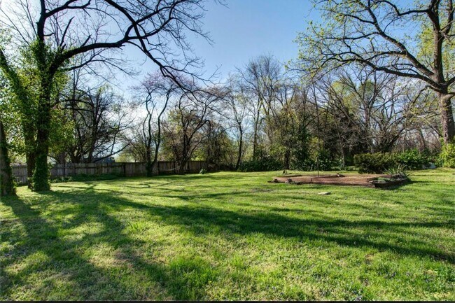 Foto del edificio - 2 bed 1 bath 792 sqft