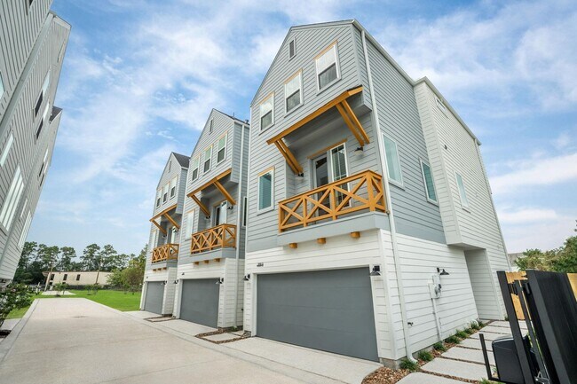 Building Photo - 3905 B Pinemont Dr