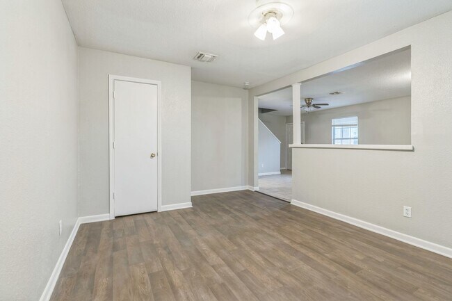 Building Photo - **2 Weeks Free! and 50% Security Deposit!!** Spacious 3-Bedroom Townhome in Quiet Community!
