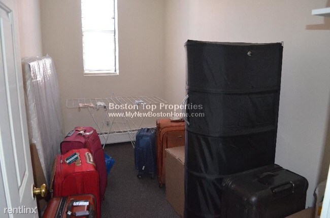 Building Photo - 824 Beacon St