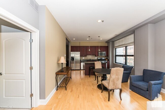 Foto del edificio - 2 br, 2 bath Condo - 101 W Superior St Apt...