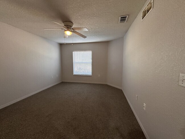 Building Photo - Get to the Pointe!