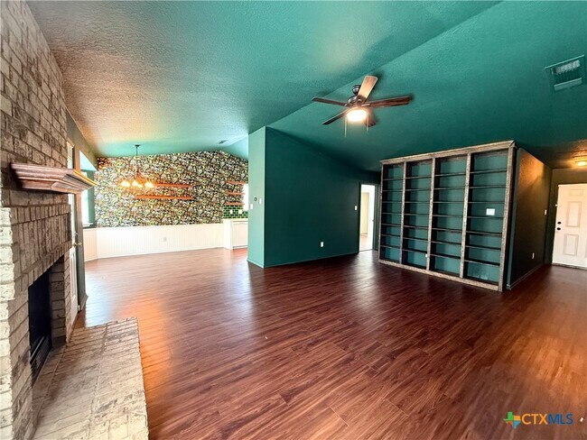 Foto del edificio - 1813 Cedar Ln