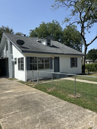 Building Photo - 1015 Hobson Ave