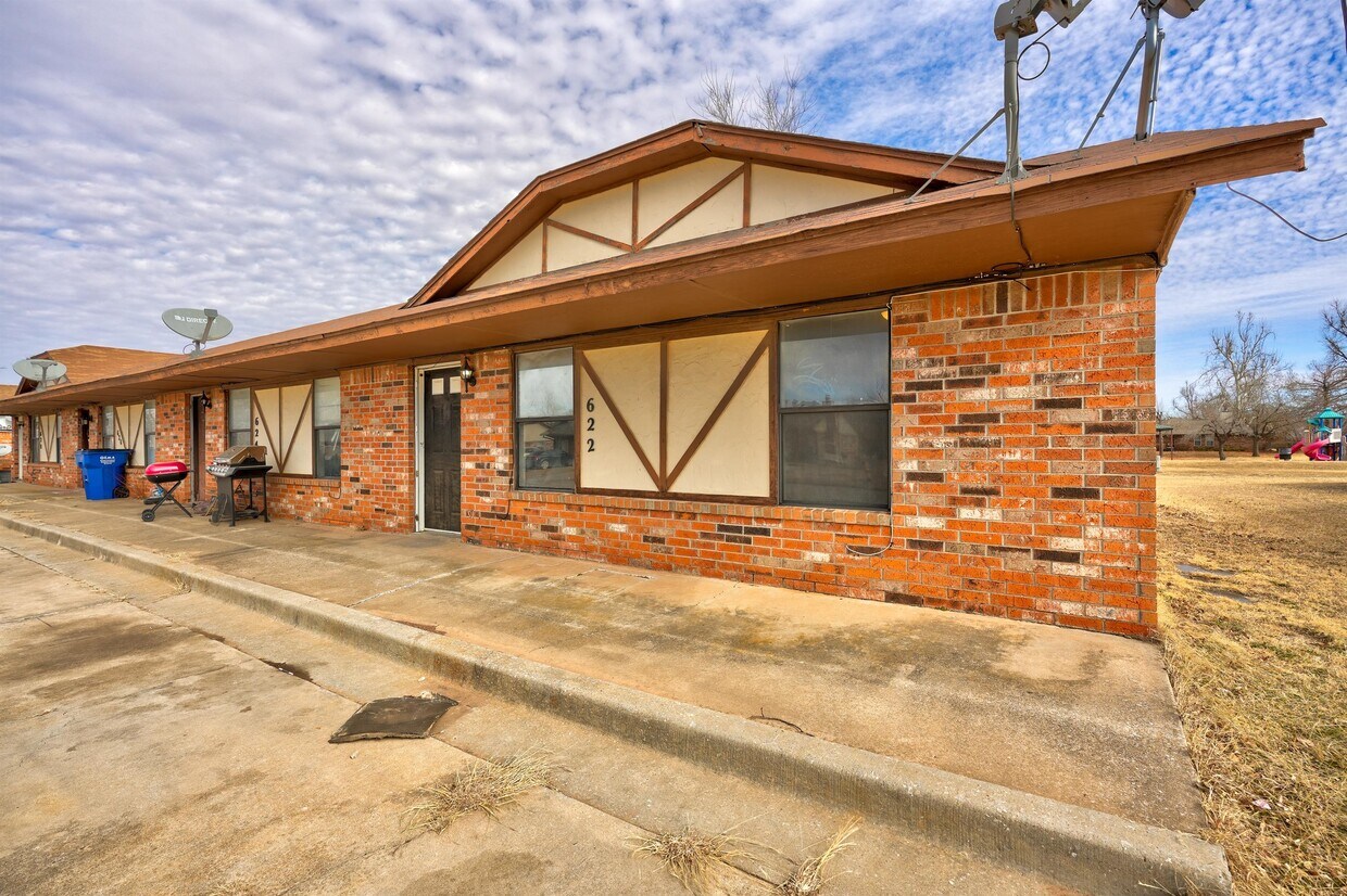 628 N Robin Way, Mustang, OK 73064 House Rental in Mustang, OK