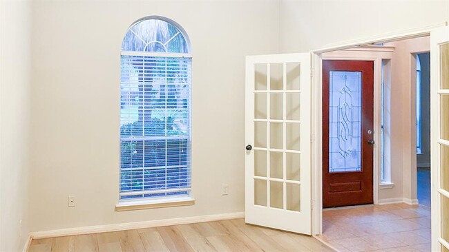 Foto del edificio - 2815 Town Gate Ct