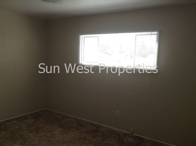 Building Photo - 313 E Tycksen Dr