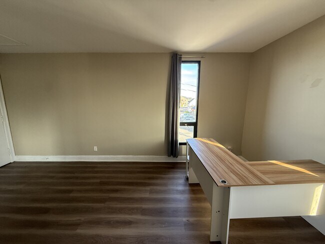 Photo du bâtiment - 400 Lutz St