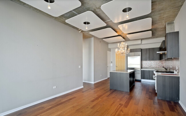 Building Photo - 600 N Fairbanks Ct