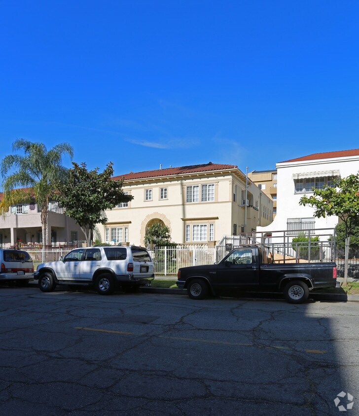 Foto principal - 843 S New Hampshire Ave